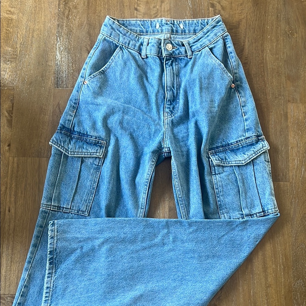 Zara wide leg light wash denim cargo pants - size 2